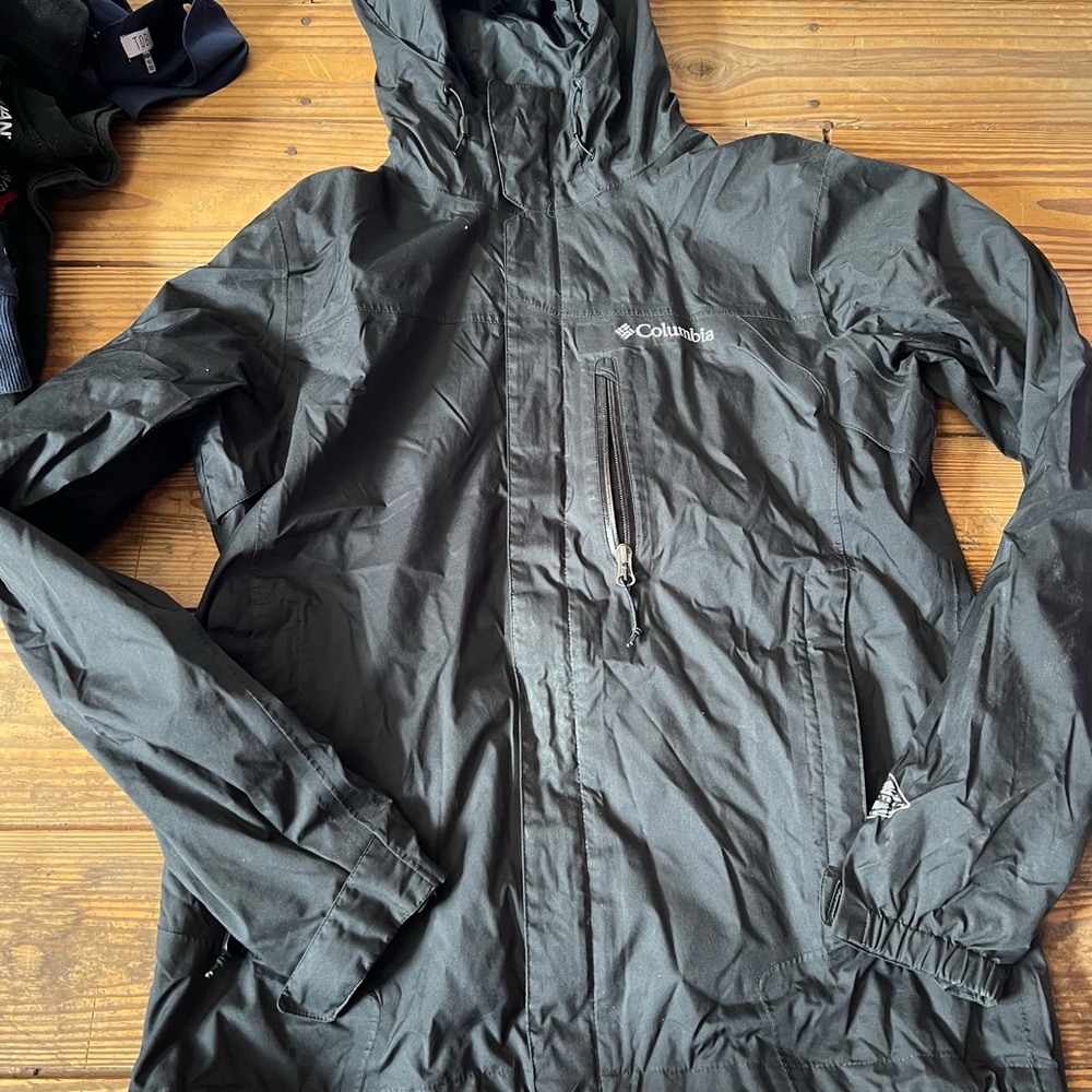 Columbia Men's Black Raincoat